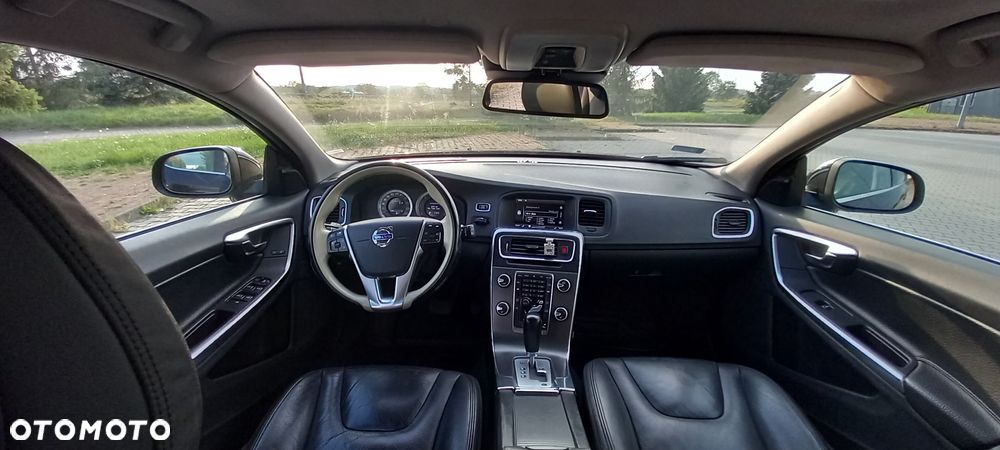 Volvo V60 D5 Geartronic Summum - 10