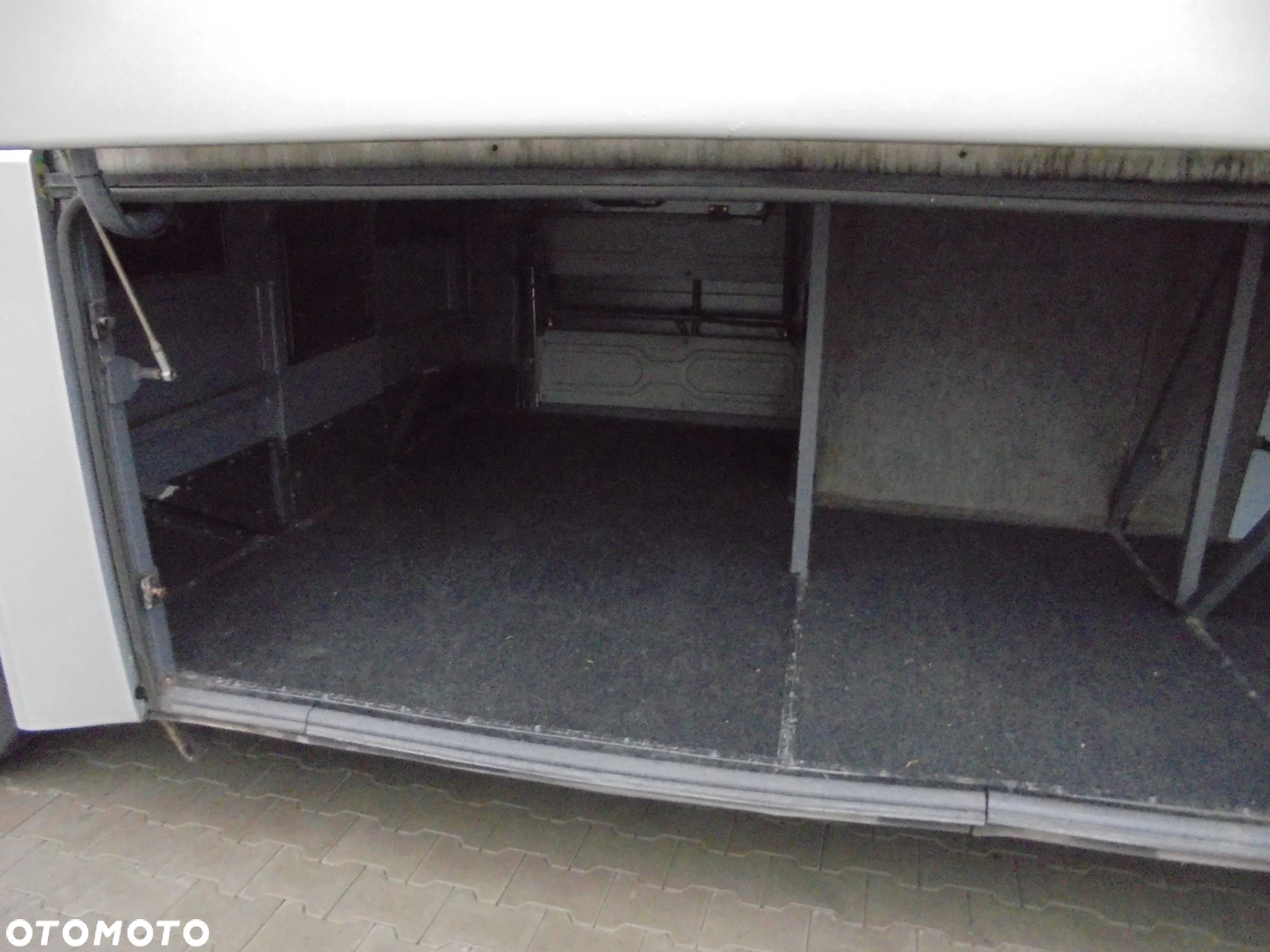 MAN R07 Lions Coach - 29