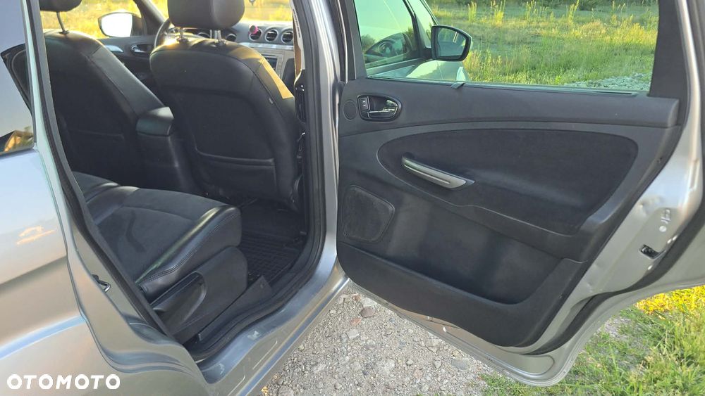 Ford S-Max - 19