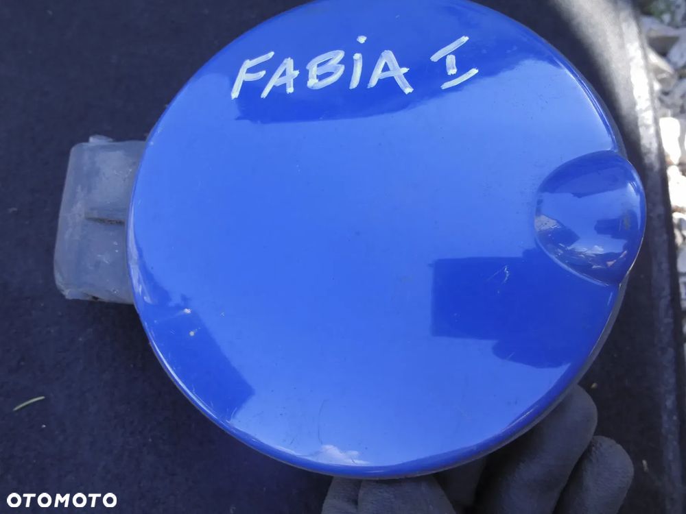 SKODA FABIA I KLAPKA WLEWU PALIWA 039402 039403 6Y6809857 039401 DWIE SZTUKI RÓŻNE KOLORY DO WYBORU - 1