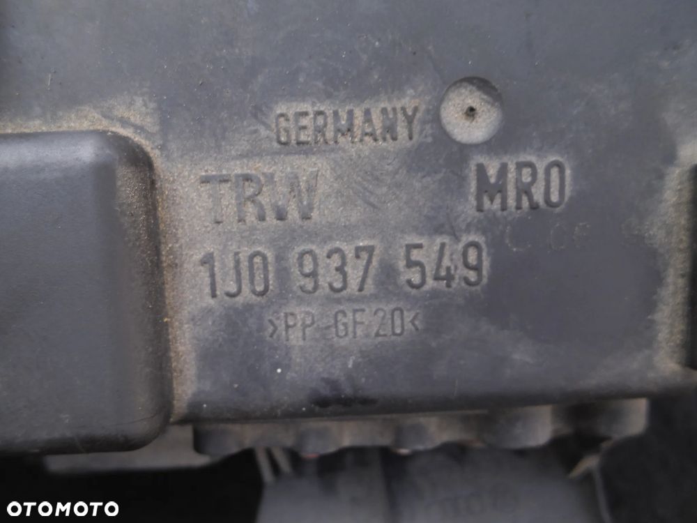 VW GOLF IV A3 8L LEON I OCTAVIA I SKRZYNKA BEZPIECZNIKÓW 1J0937549 POSIADAM 2SZT - 5