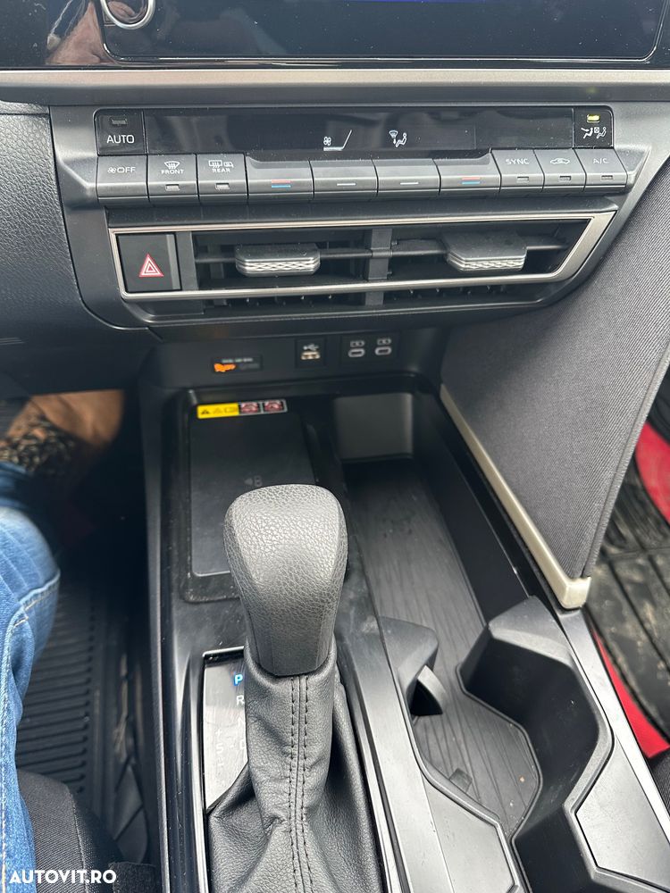 Toyota Camry Luxury - 11