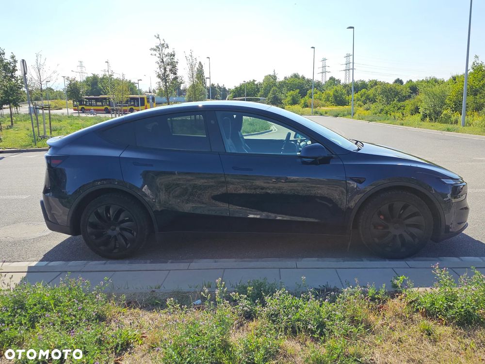 Tesla Model Y - 4