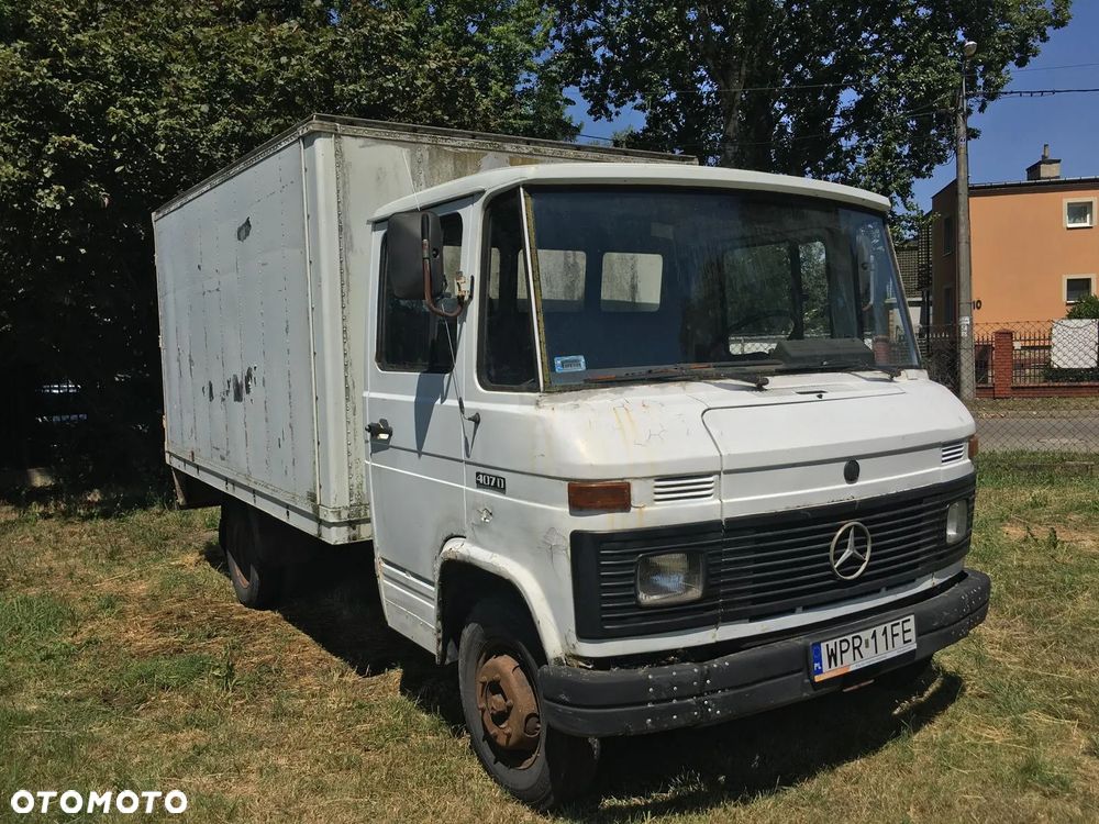 Mercedes-Benz 407D - 2