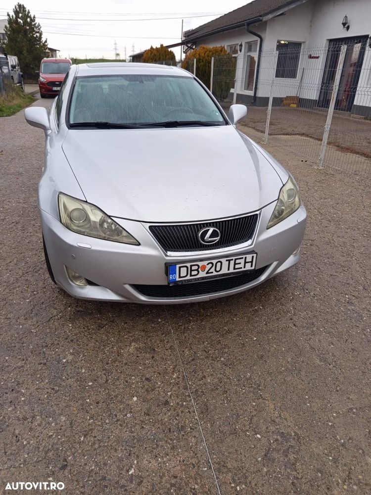 Lexus Seria IS 250 2.5 V6 Aut Luxury - 3