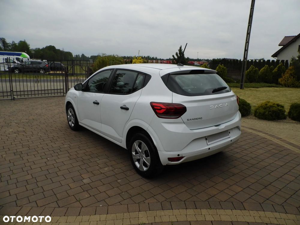 Dacia Sandero - 8