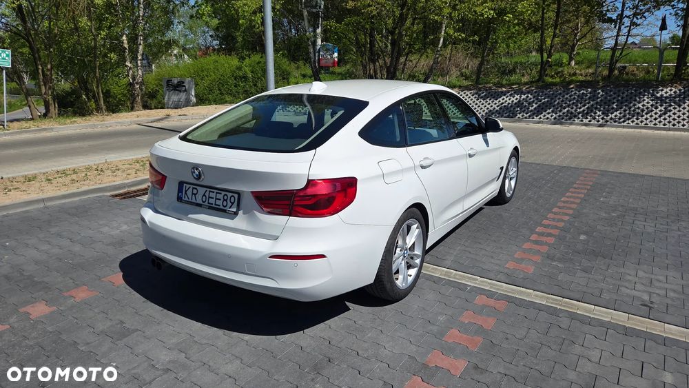 BMW 3GT 320i GPF xDrive Advantage - 5