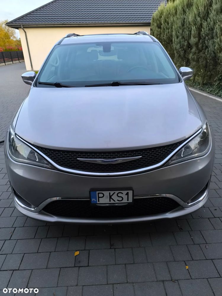 Chrysler Pacifica - 16