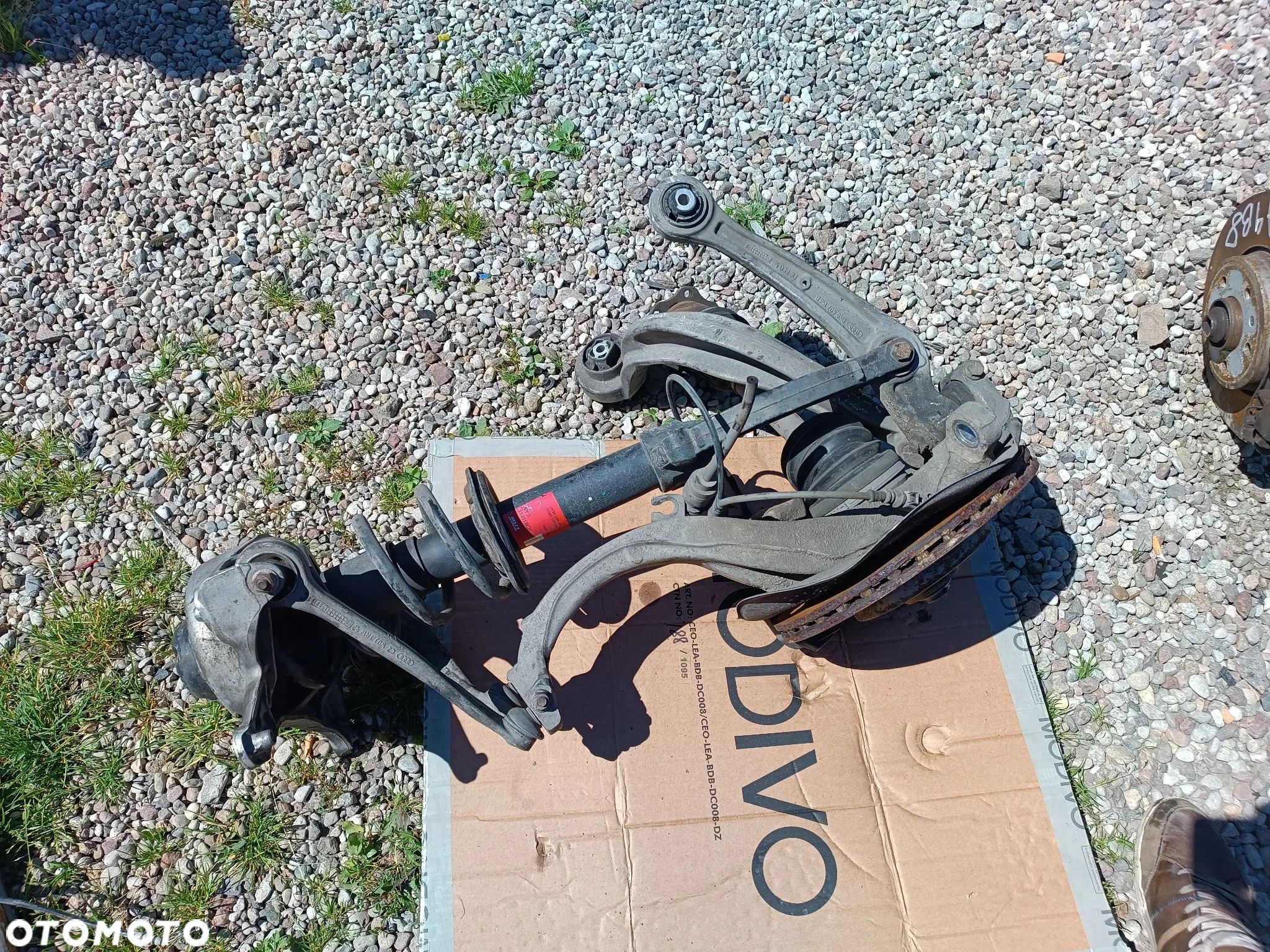 ZAWIESZENIE PRZEDNIE PRZÓD PRAWE ZWROTNICA PÓŁOŚKA MCPHERSON PRAWY AUDI A4 B8 A5 2,0 TDI - 1