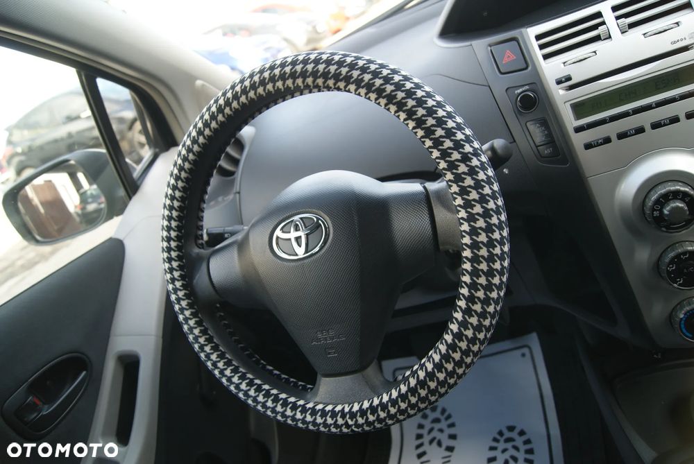 Toyota Yaris 1.0 Luna A/C - 12