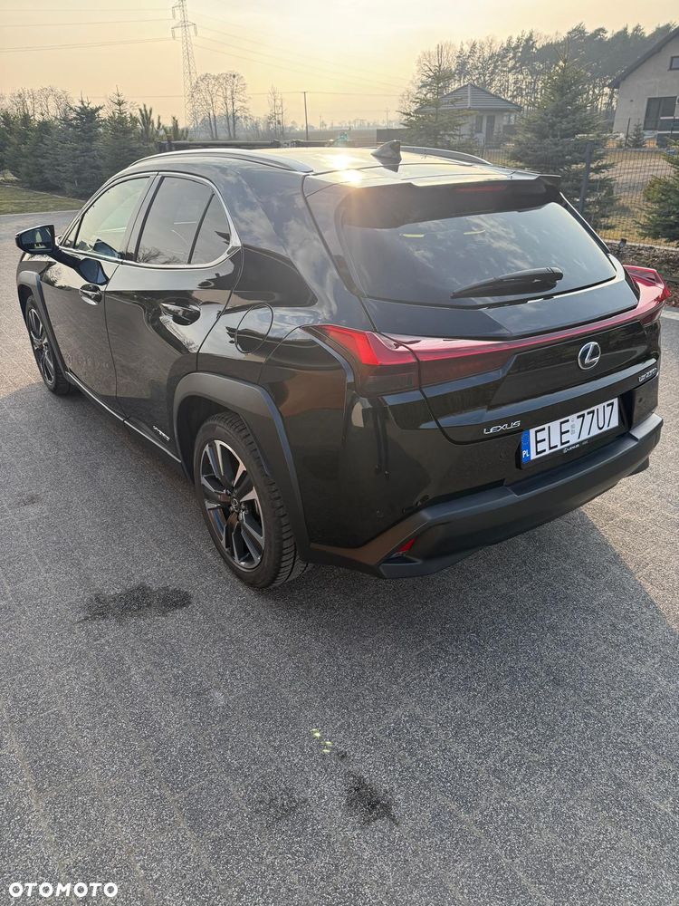Lexus UX - 4