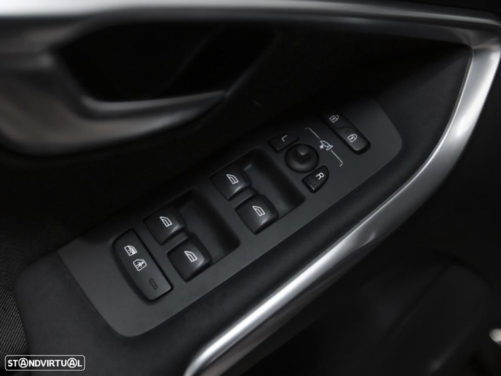 Volvo V40 Cross Country - 21