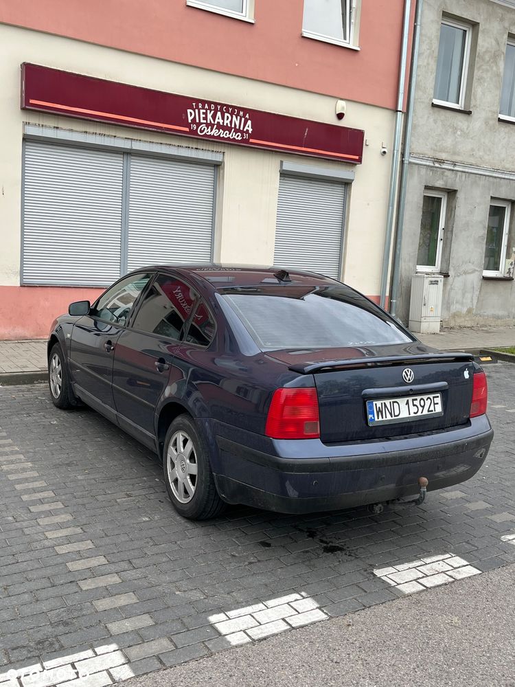 Volkswagen Passat 1.8 - 4