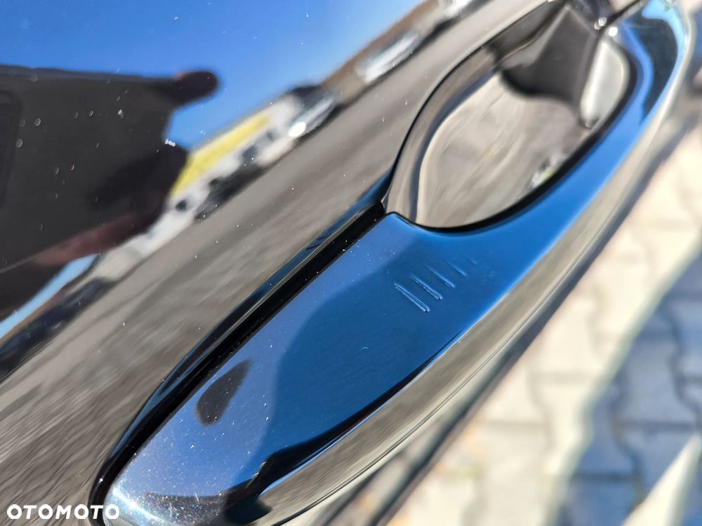 Ford Kuga 2.0 TDCi 2x4 Titanium - 30