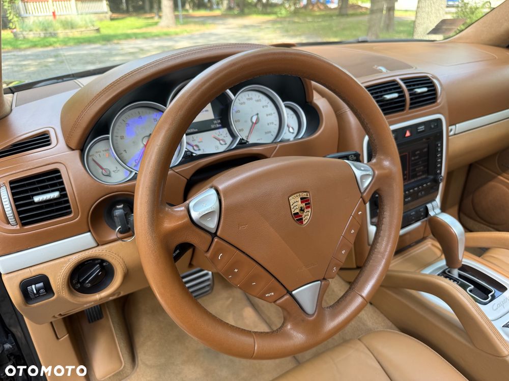 Porsche Cayenne Turbo S - 24