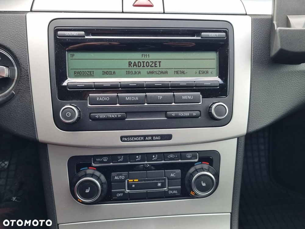 Volkswagen Passat 1.6 TDI DPF BlueMot Comfortline - 14