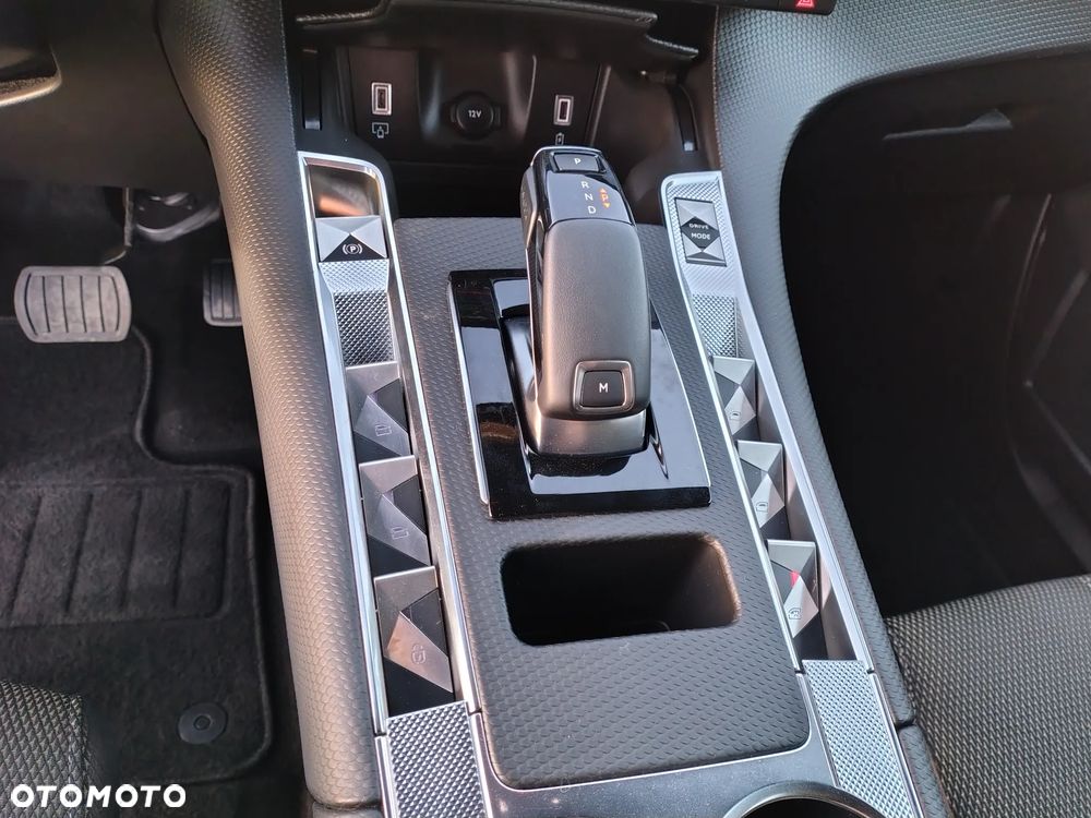 Citroën DS7 Crossback BlueHDI 130 PERFORMANCE LINE - 26