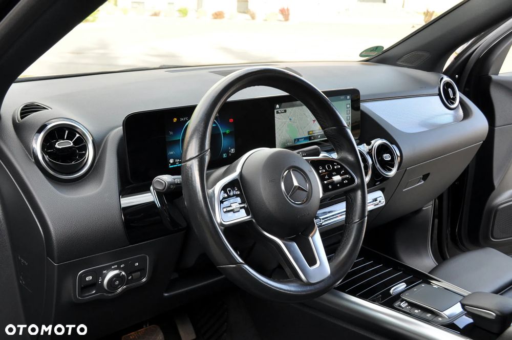 Mercedes-Benz GLA - 22