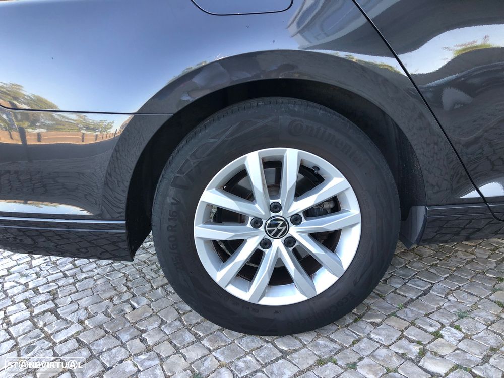 VW Passat Variant 2.0 TDI Business DSG - 17