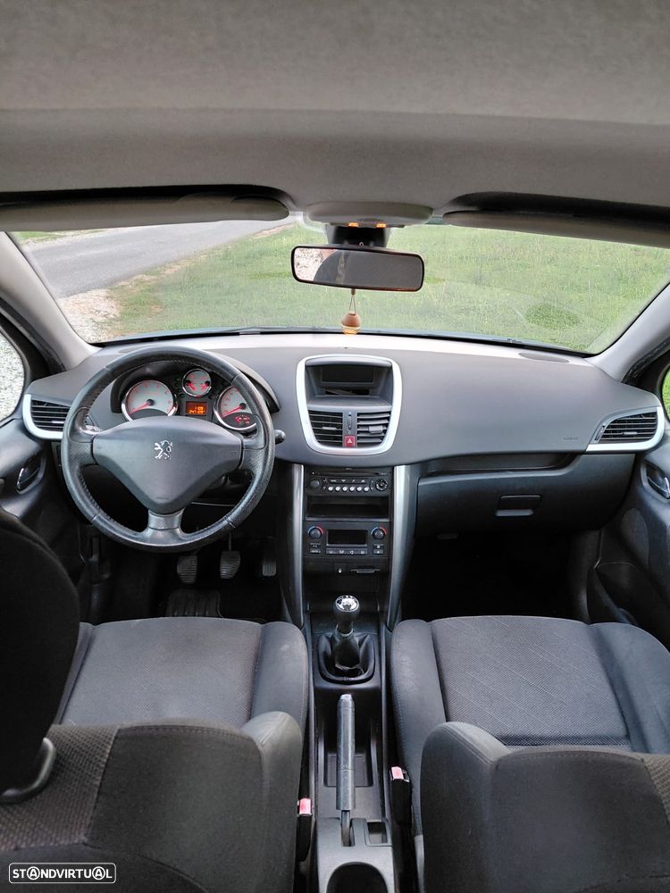 Peugeot 207 1.4 16V Trendy - 5