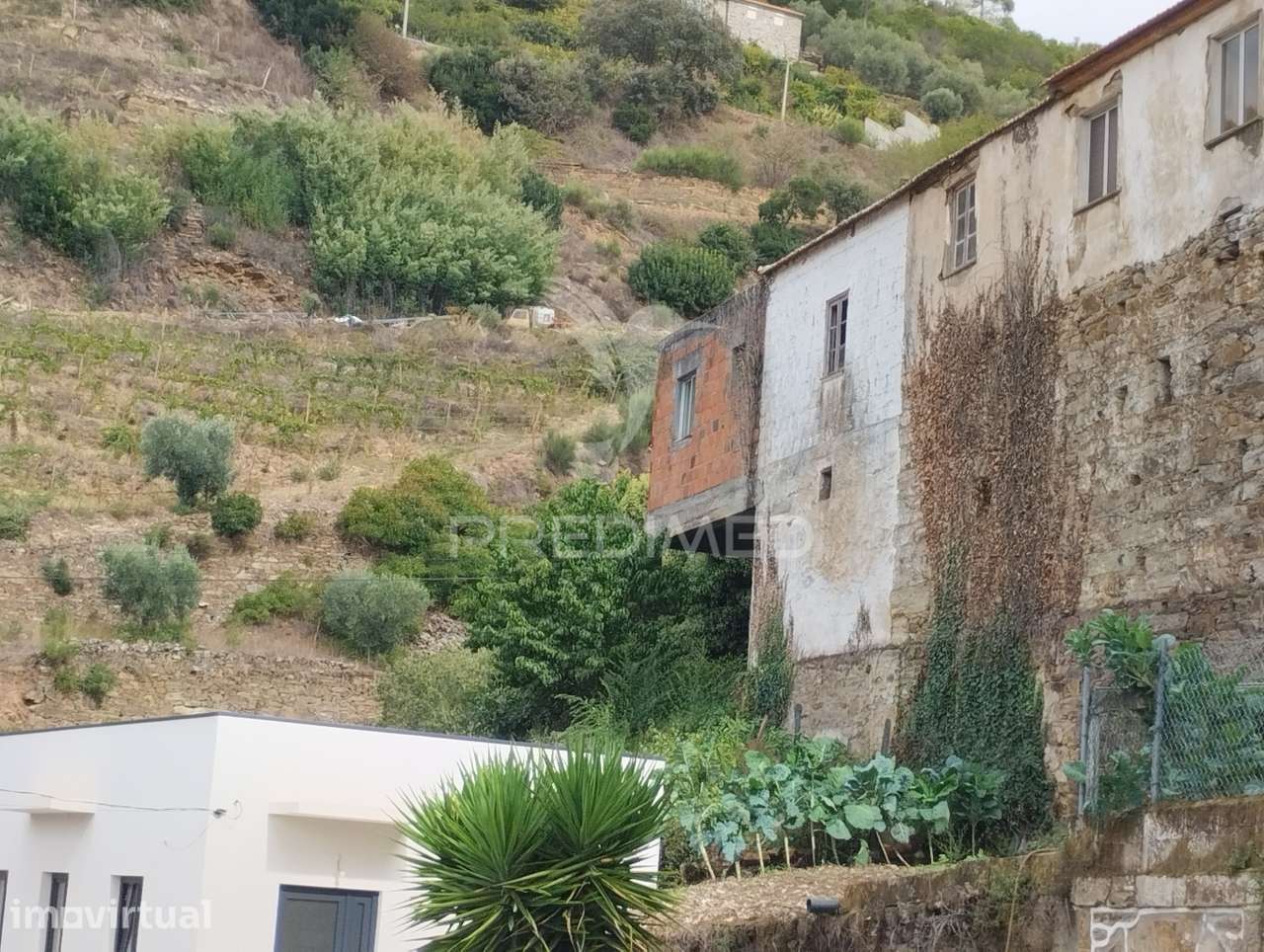 Moradia com Terreno Para Reconstruir - Grande imagem: 3/3