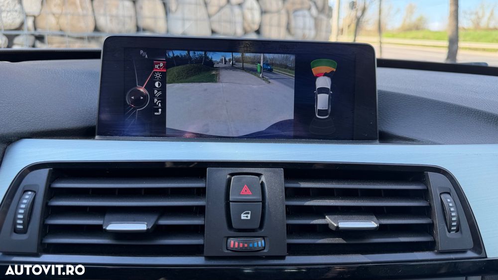 BMW Seria 3 320d Aut. Sport Line - 26