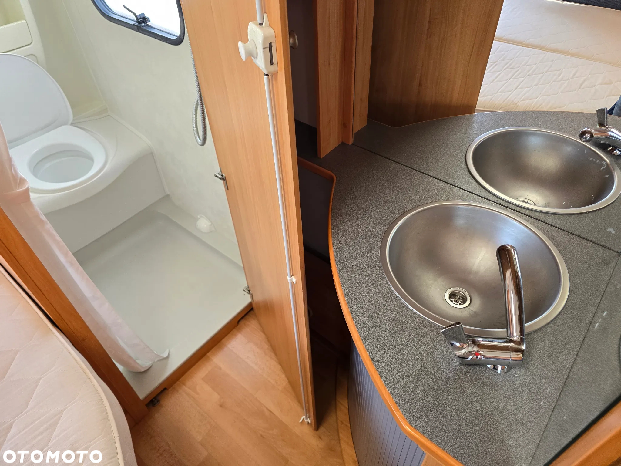 Adria ADORA 542 tk piętro 6osób 3 sypialnie przyczepa kempingowa hobby kmfe - 11