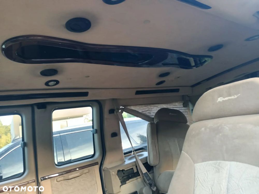 GMC Savana - 8