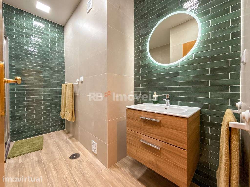 Apartamento T2 c/ Terraço, Parqueamento e Elevador - em Abrantes - Grande imagem: 3/44
