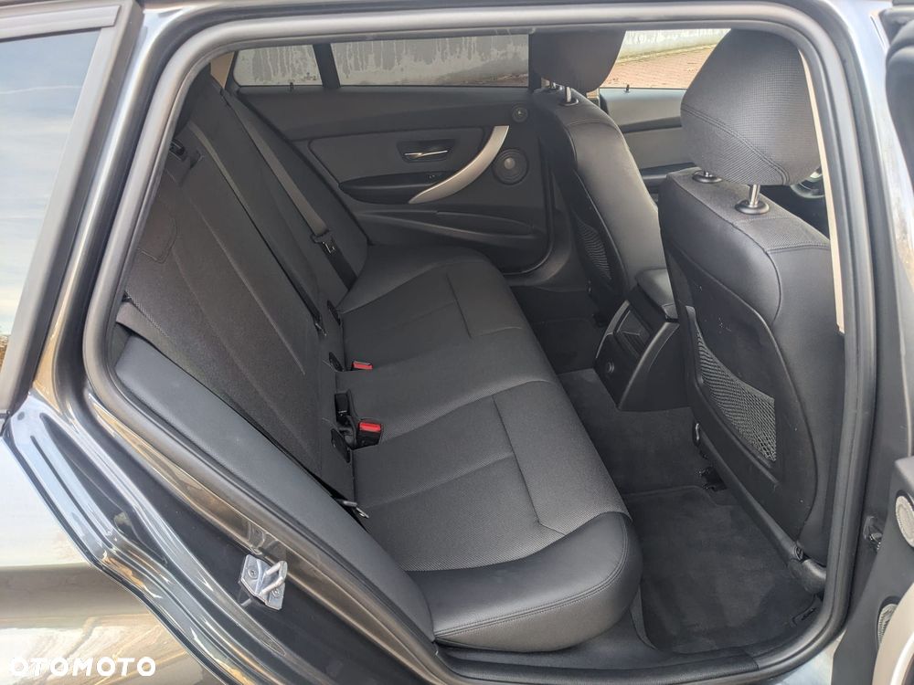 BMW Seria 3 320d xDrive Edition Luxury Line Purity - 20