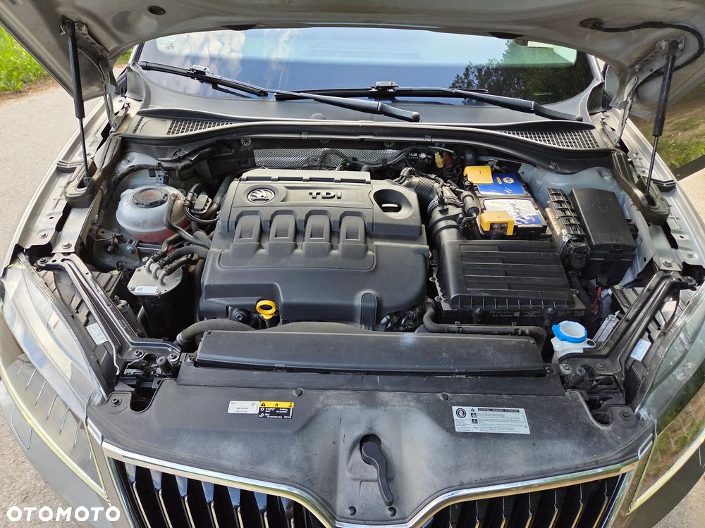 Skoda Superb 2.0 TDI Sportline - 10