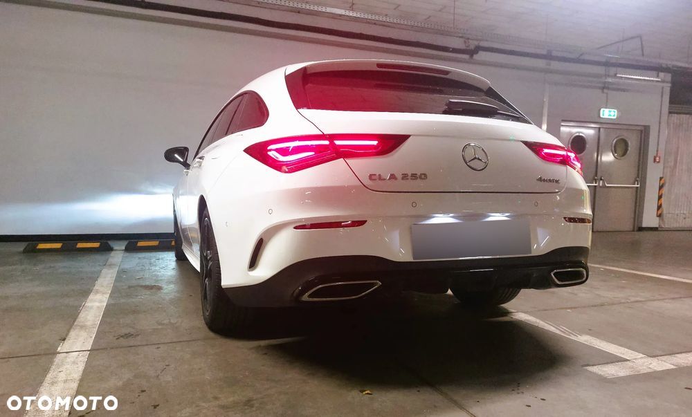 Mercedes-Benz CLA 250 4-Matic AMG Line 7G-DCT - 17