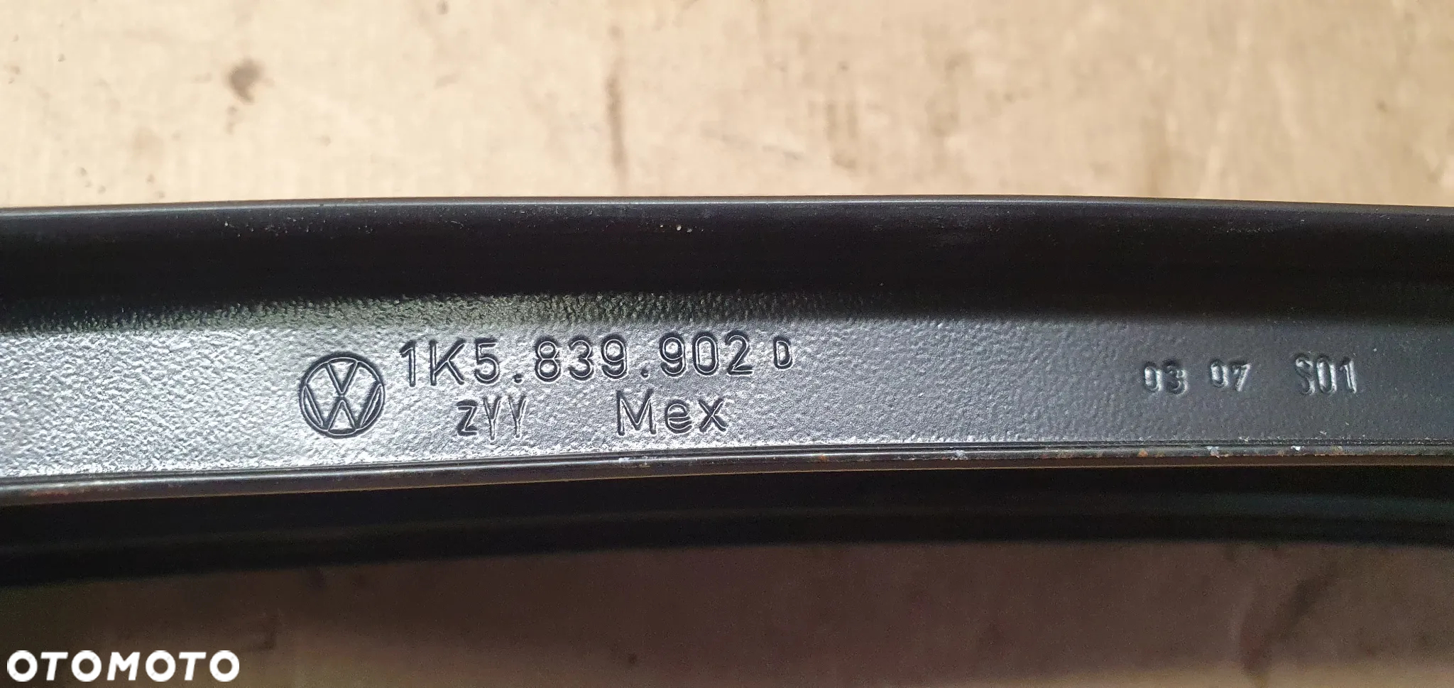 Listwa drzwi prawy tył Volkswagen Jetta V 1K5839902D - 5