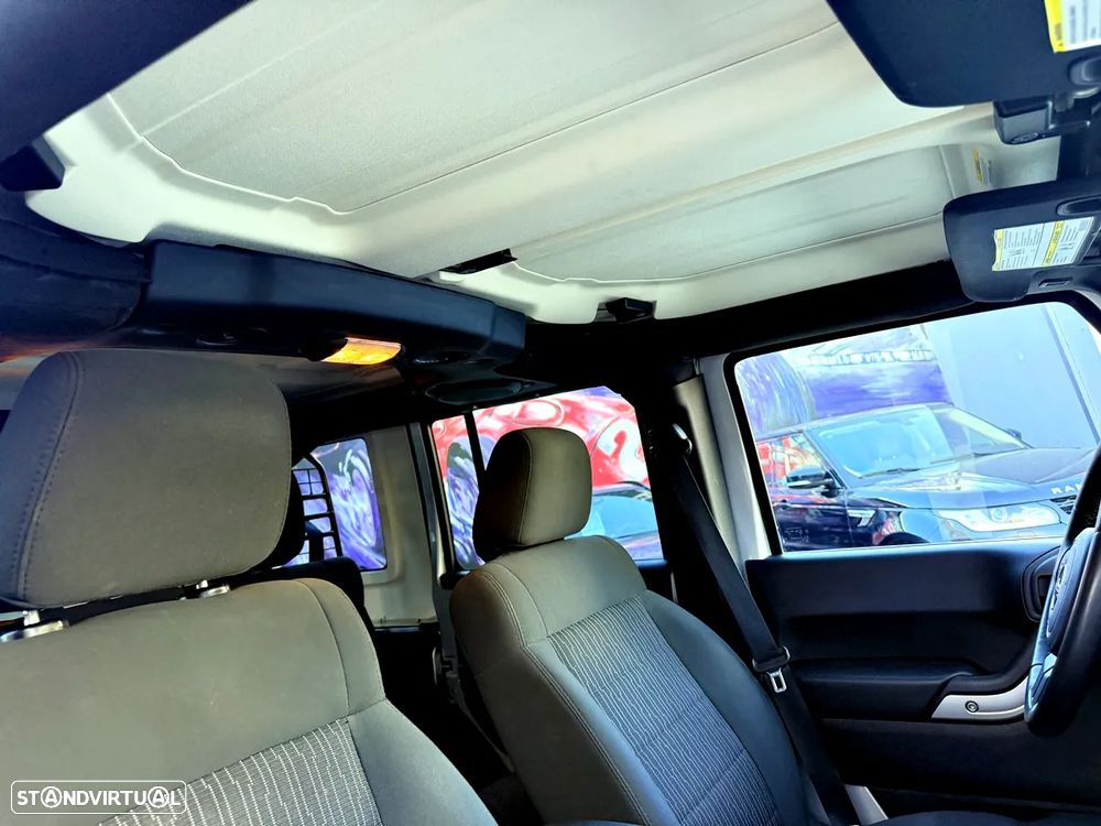 Jeep Wrangler Unlimited 2.8 CRD ATX Sahara Adventure Edition - 27