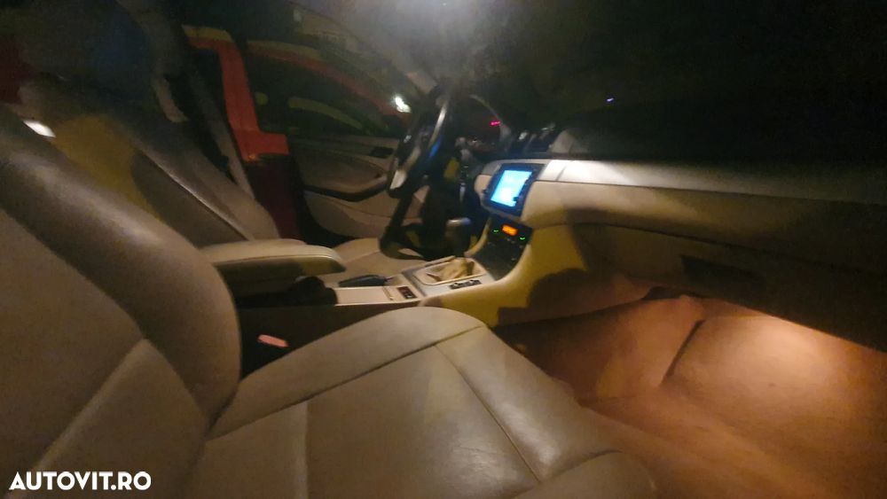 BMW Seria 3 318i - 40