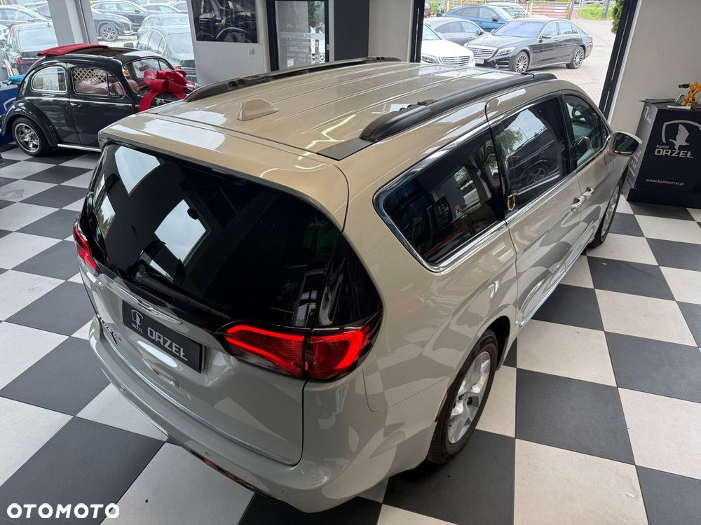 Chrysler Pacifica - 5