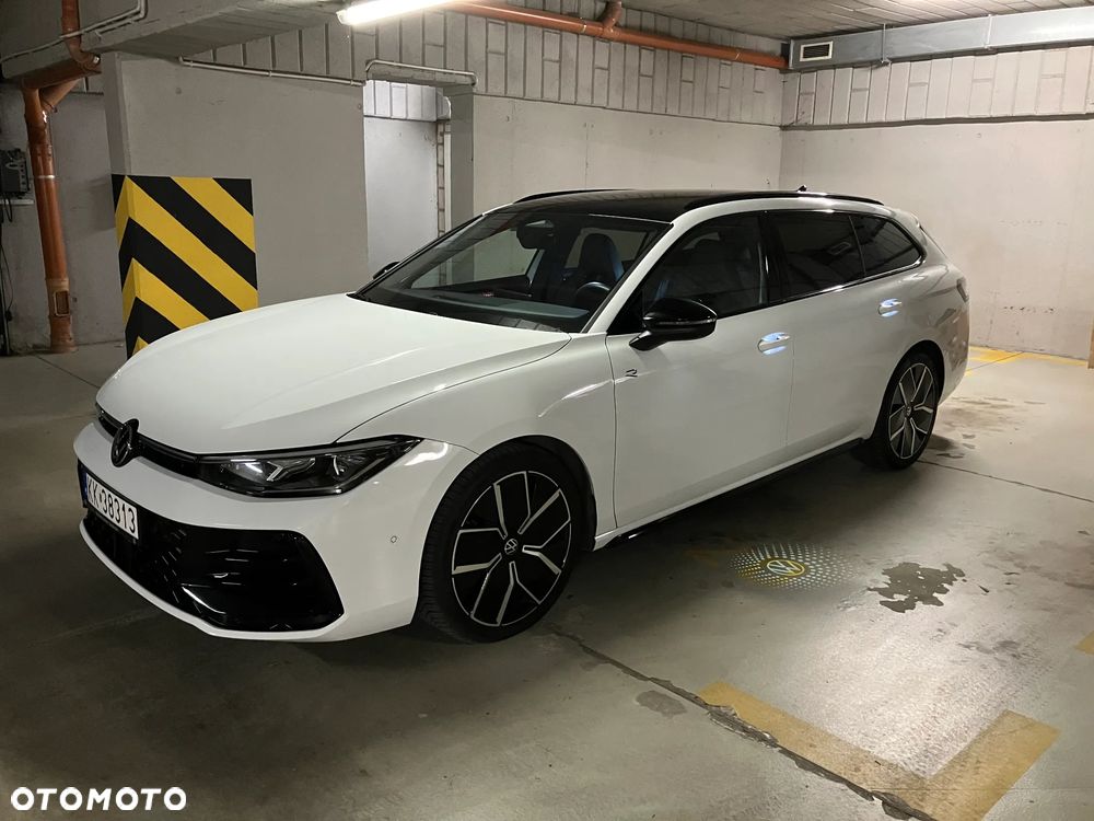 Volkswagen Passat - 1