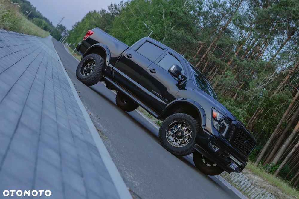 Nissan Titan - 5