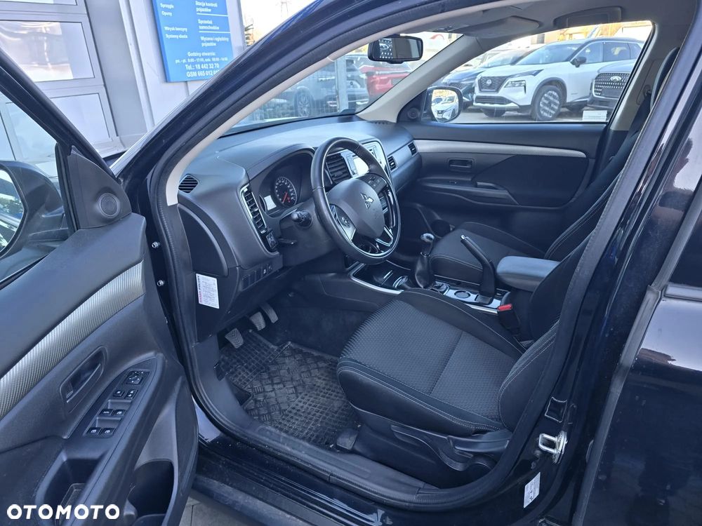 Mitsubishi Outlander 2.0 Invite + 2WD - 6