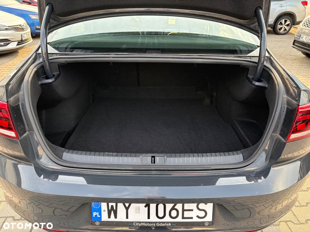 Volkswagen Passat - 24