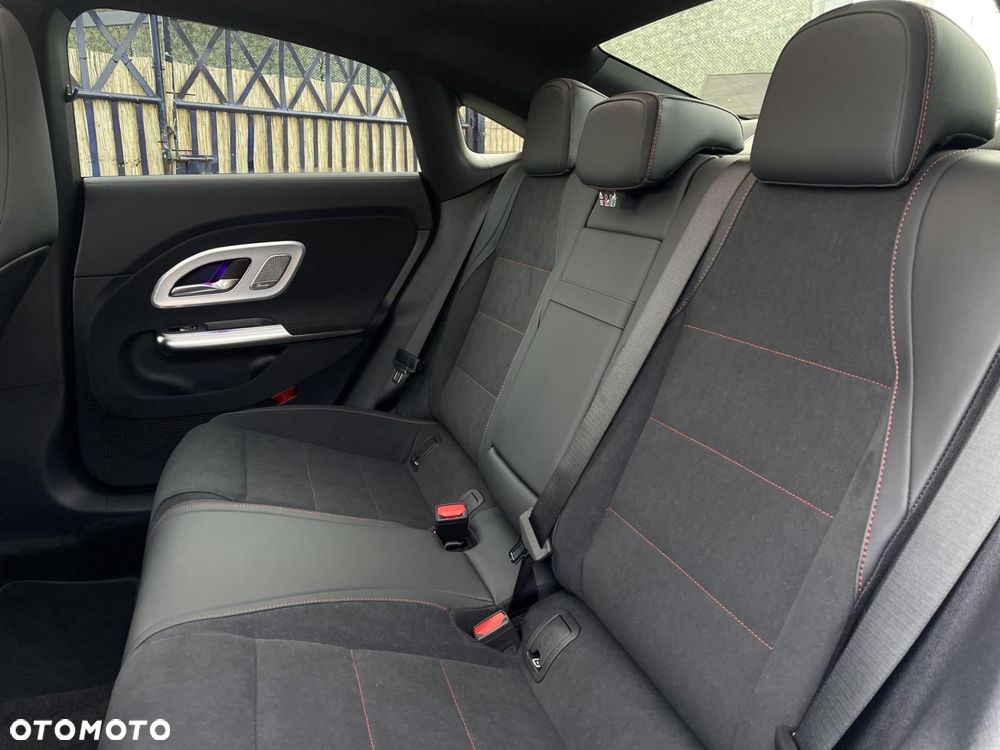 Mercedes-Benz CLA - 23