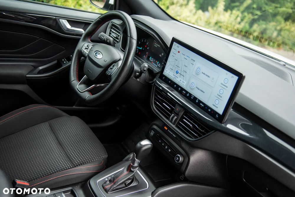 Ford Focus 1.0 EcoBoost Hybrid ST-LINE - 39