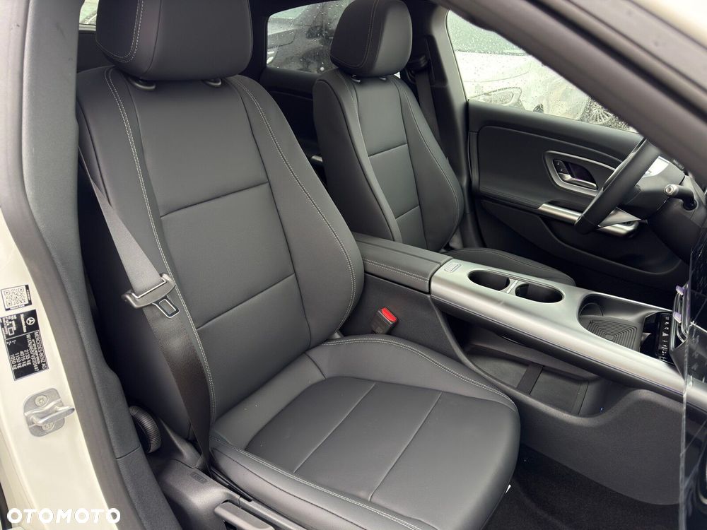 Mercedes-Benz CLA 200 mHEV 8G-DCT - 12