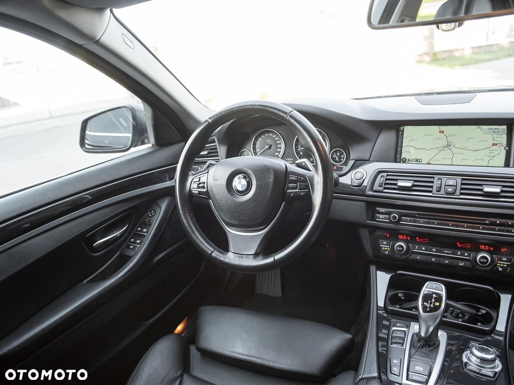 BMW Seria 5 528i xDrive Sport-Aut Luxury Line - 27