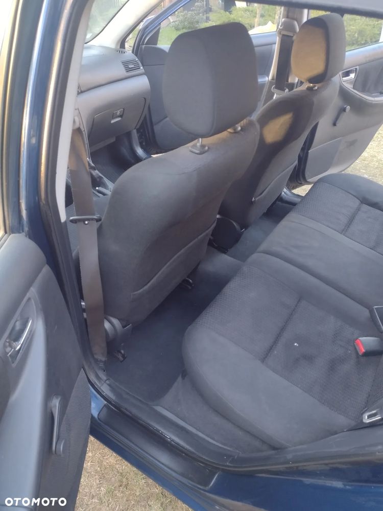 Toyota Corolla 1.4 VVT-i Dynamic - 14