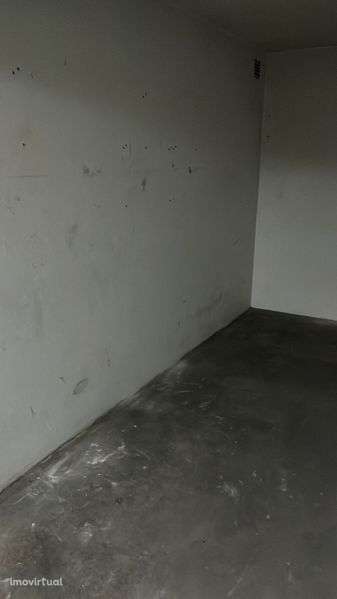Garagem à venda na R. Joaquim Silva Torres, 125 - Maia - Grande imagem: 2/6