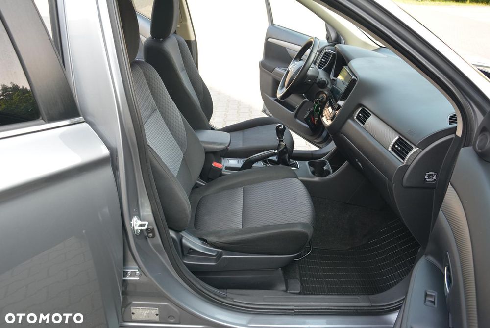 Mitsubishi Outlander 2.2 DID Intense + - 25