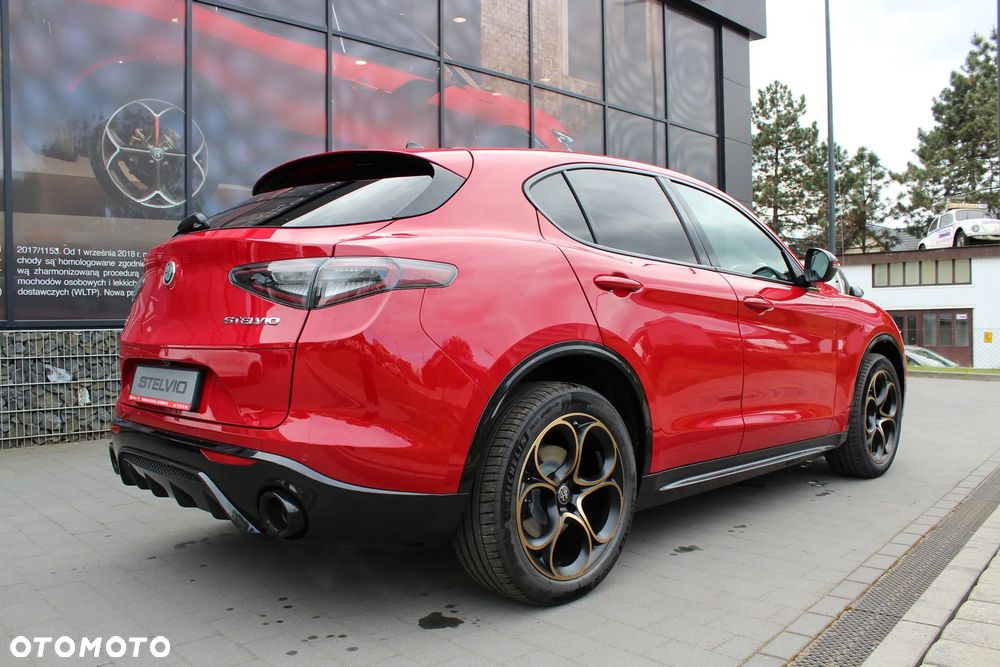 Alfa Romeo Stelvio 2.0 Turbo Intensa Q4 - 12