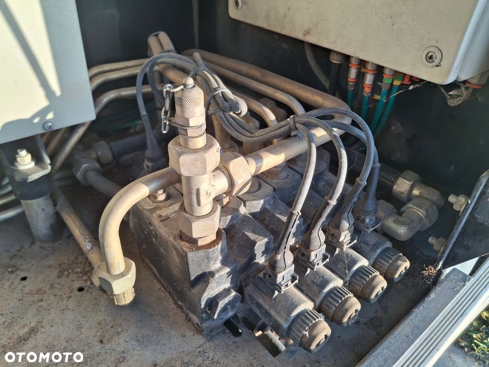Zamiatarka FAUN Viajet 5R Schmidt Zabudowa Zbiornik Klapa Rozdzielacz Hydrauliczny Odkurzacz Szczotki Silnik Hydrualiczny Hydromotor Części Do Zamiatarki - 4