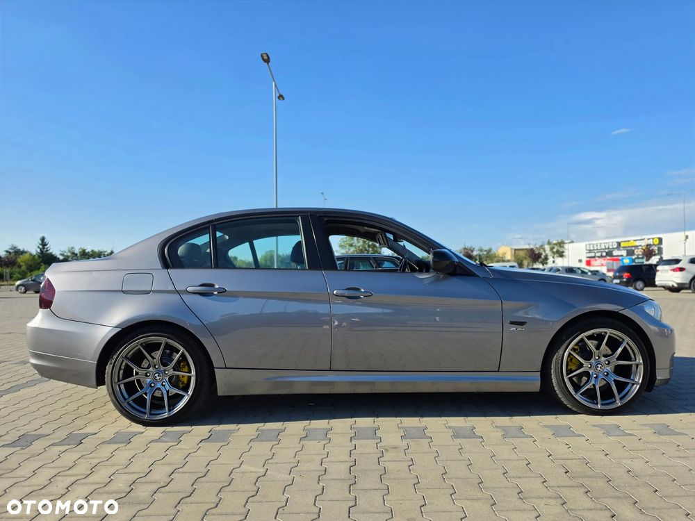 BMW Seria 3 320d xDrive DPF - 18